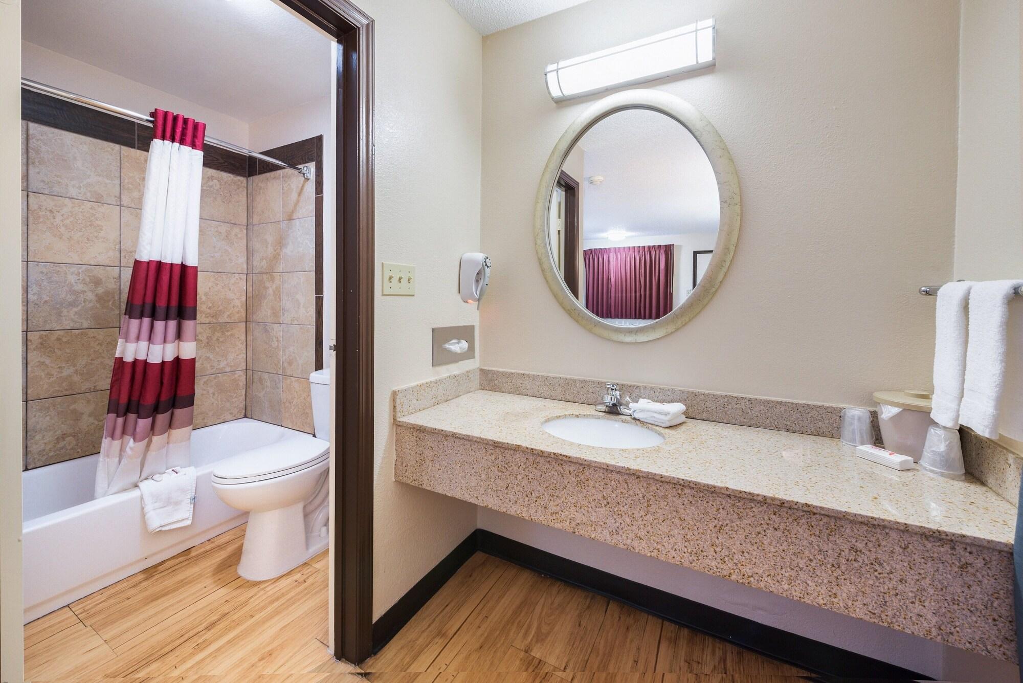 Red Roof Inn Columbus - Гров Сити Экстерьер фото